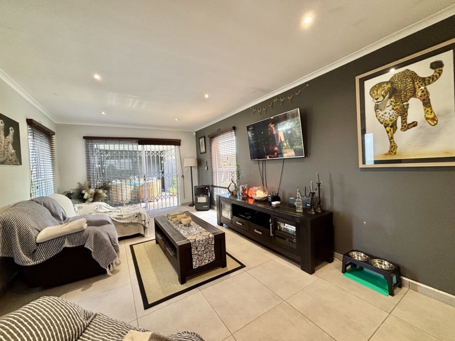 3 Bedroom Property for Sale in Sunningdale Western Cape